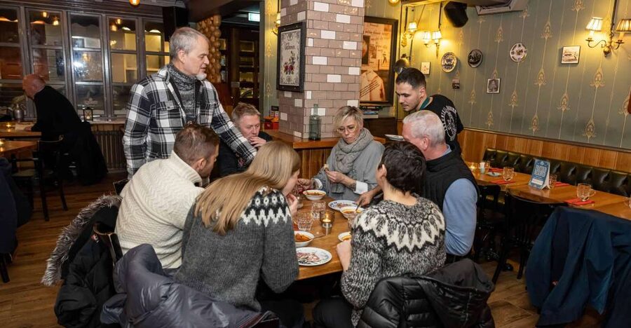 Reykjavik: Icelandic Food Tour - Finding Hlöllabátar at Ingólfstorg Square (and why the meeting point matters)