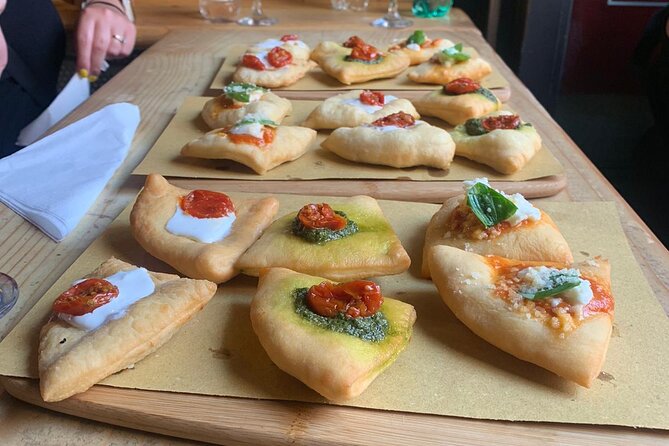 Rome Colosseum: Pizza & Aperitivo Food Tour at Sunset - Starting in Piazza della Suburra: The Easy First Move