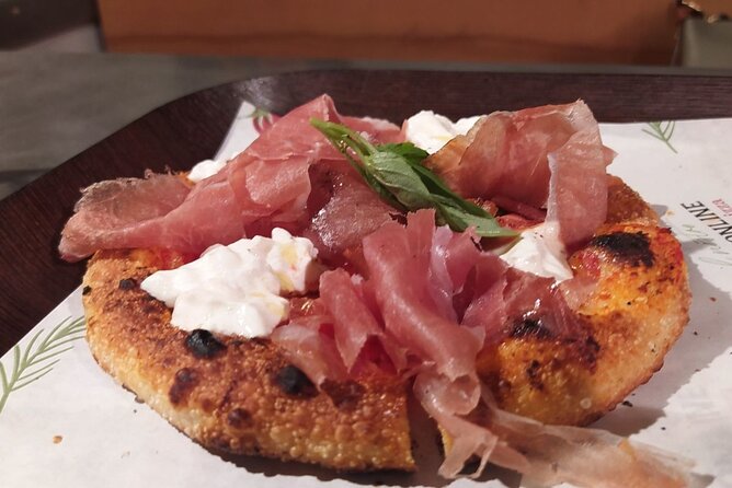 Rome Colosseum: Pizza & Aperitivo Food Tour at Sunset - Via Urbana and Via dei Serpenti: Aperitivo Time and the Colosseum-Close Finish