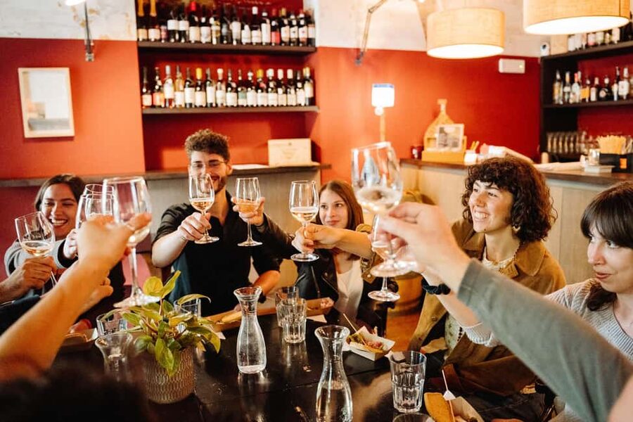 Rome Food Tour: Trastevere Aperitivo, Wine & Pasta Dinner - Gelato in Piazza Trilussa: the sweet landing