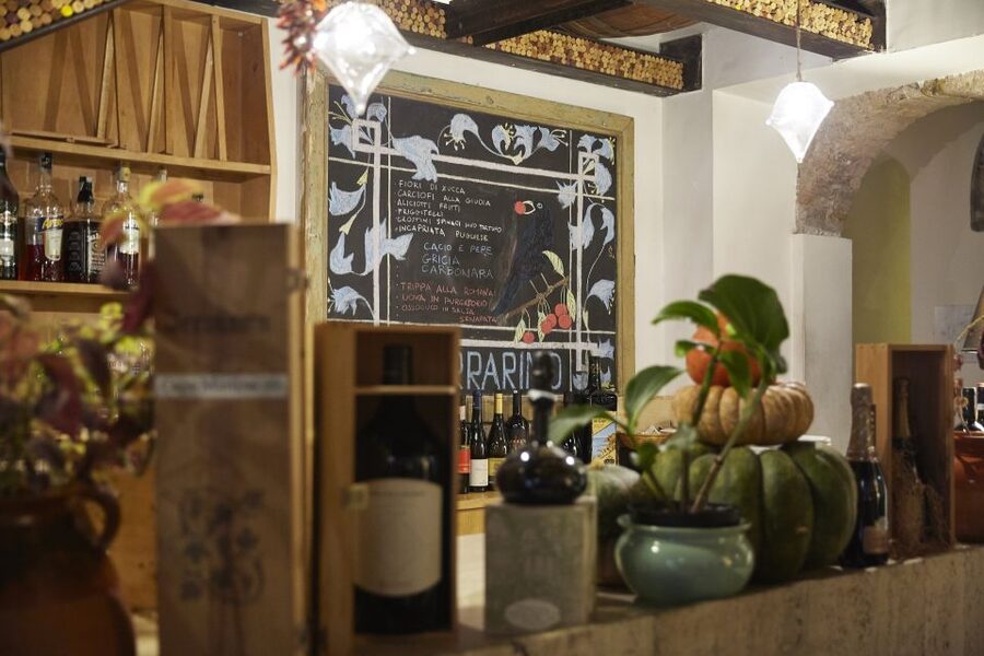 Rome Food Tour: Trastevere Aperitivo, Wine & Pasta Dinner - Supplì at the legendary stop: the crunch and goo test
