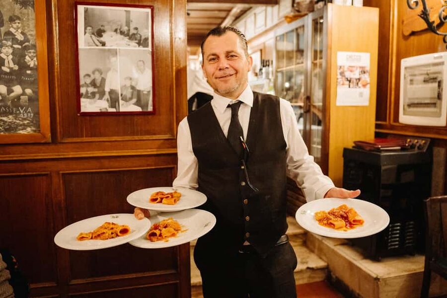 Rome Food Tour: Trastevere Aperitivo, Wine & Pasta Dinner - The sit-down pasta dinner at a family-run osteria