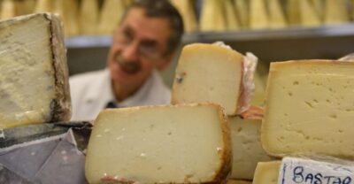 Rome: Trastevere Food and Wine Tasting Tour - Antica Caciara and Signor Roberto: a 45-minute cheese-and-cured-meat education