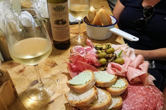 Rome: Trastevere Food Tour Wine Tasting and Local Expert Guide - Guides and group dynamics: what makes the evening feel personal