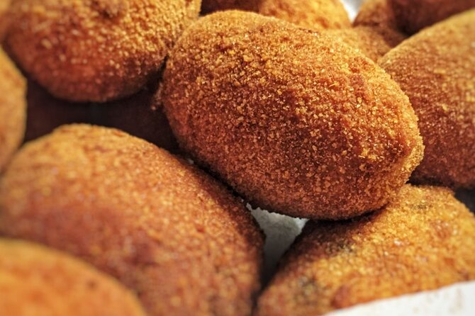 Rome Trastevere Street Food Tour: Eat and Drink Like a Local - Where the tour ends: a historic street moment