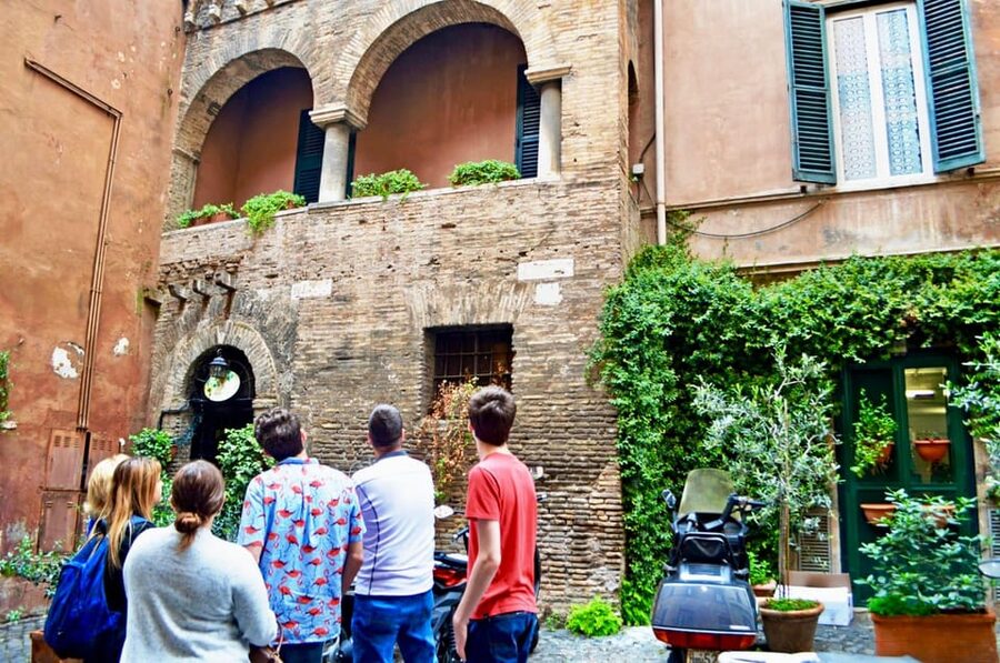 Rome: Trastevere & Tiber Island Street Food Tour at Sunset - Trastevere at Sunset: Why the Timing Really Helps