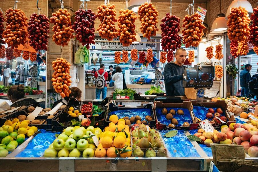 Rome: Trionfale and Prati Food and Wine Tasting Tour - The real show: Mercato Trionfale and why markets beat monuments for food lovers