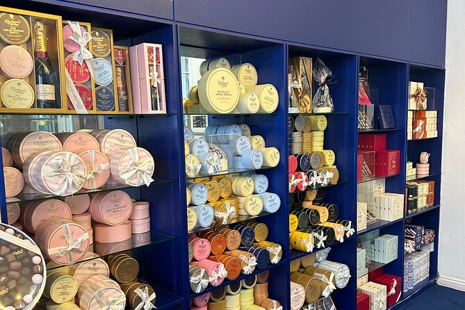 Royal English Walking Food Tour With London Food Tours - Buckingham Palace: the pomp moment, with an important ticket caveat