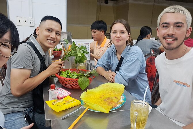 Saigon Food Tour by Scooter with Eleven Tastings - Nguyen Thien Thuat apartments: Hue beef noodle soup in an old Saigon setting