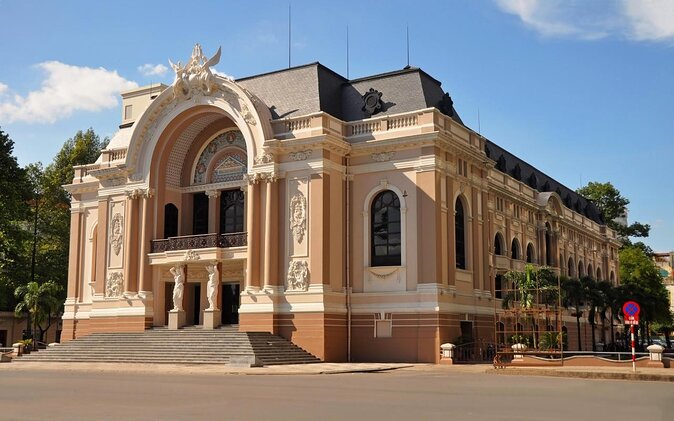 Saigon in a Day: Ho Chi Minh City Sightseeing and Night Food Tour - Breakfast at Pho 24 and Vietnamese coffee before the sightseeing
