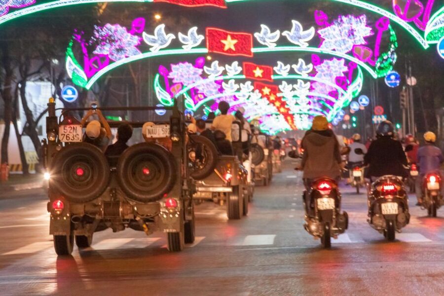 Saigon: Private Food Tour Discovery & City Tour by Jeep - Getting picked up at 6:00 p.m. and actually seeing Saigon after dark
