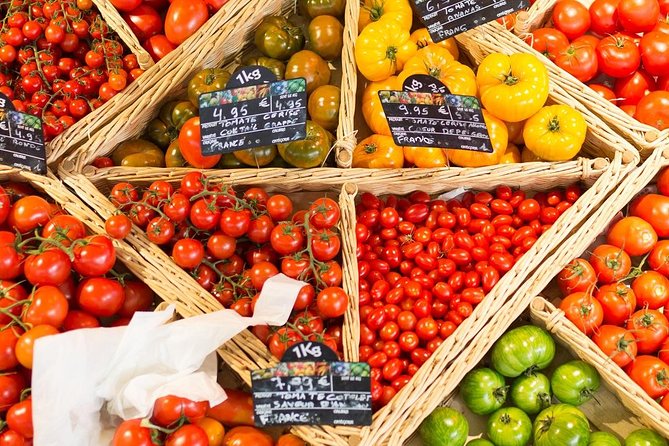 Saint-Germain Flavors Sweet & Savory Food Tasting Tour - Finding the start at 6 Pl. Saint-Germain des Prés (and avoiding the black-door confusion)