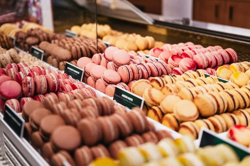Saint-Germain: Gourmet Chocolate & Pastry Walking Food Tour - Debauve & Gallais: starting with the stuff legends are made of