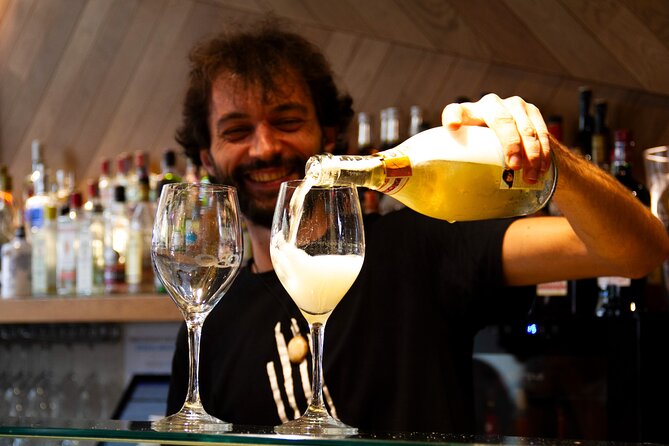 San Sebastian Food & Pintxos Tour with 12 Food & Drinks Tastings - Txakoli, Natural Cider, and Wine: How the Drinks Pairing Works