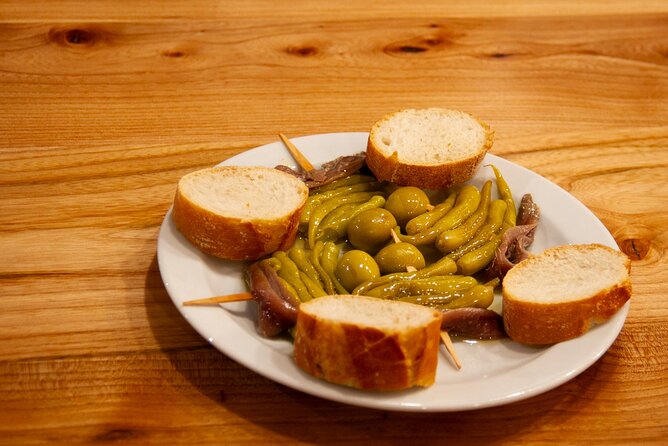 San Sebastian Food & Pintxos Tour with 12 Food & Drinks Tastings - Who This San Sebastián Pintxos Tour Fits Best