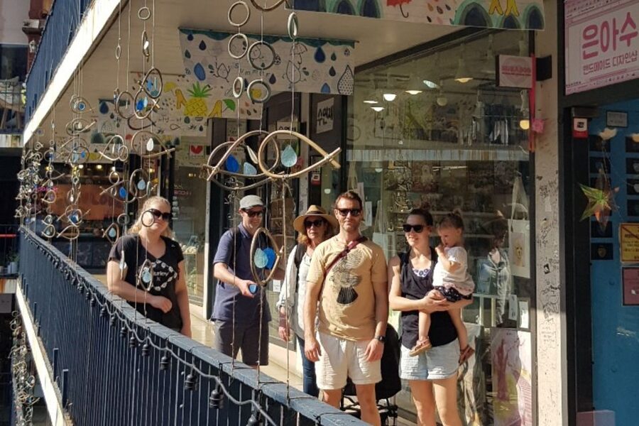 Seoul: Gwangjang Market Netflix Food Tour - Pacing, small groups, and weather reality