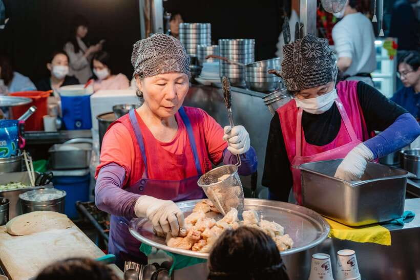 Seoul: Night Market Food Tour with Local Guide - Who should book this night market food tour