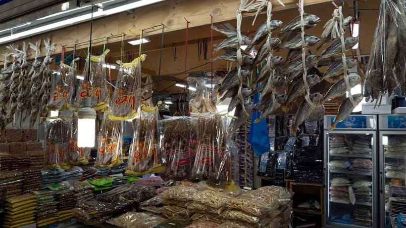 Seoul: The Biggest Sea-food Noryangjin Market Food Tour - How you eat like a local in the stalls (not just watch)