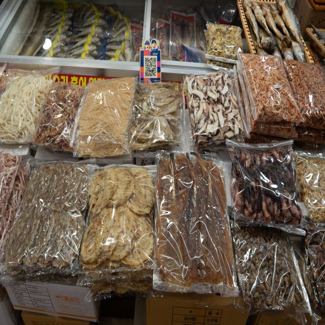Seoul: The Biggest Sea-food Noryangjin Market Tour - Guides make or break the experience
