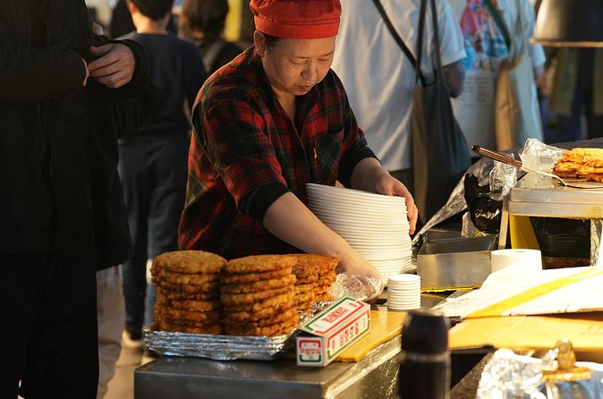 Seoul Vegan & Vegetarian Gwangjang Market Food Tour (11 Tastings) - Guide-led ordering and Jungho’s market storytelling