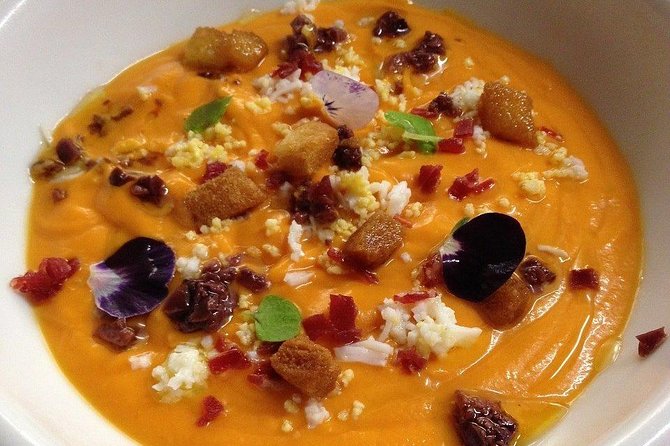 Seville Food Tour: Tapas, Drinks and Delights with a Local - Starting at Archivo de Indias: Your First Tapas in Casco Antiguo
