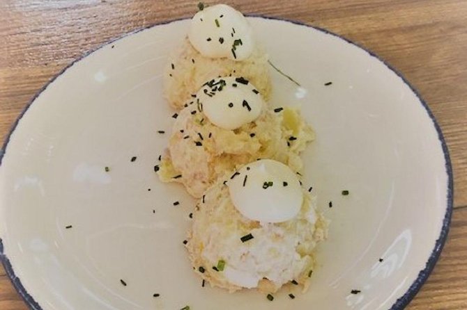 Seville Food Tour: Tapas, Drinks and Delights with a Local - Drinks, Group Size, and the Pace You’ll Feel