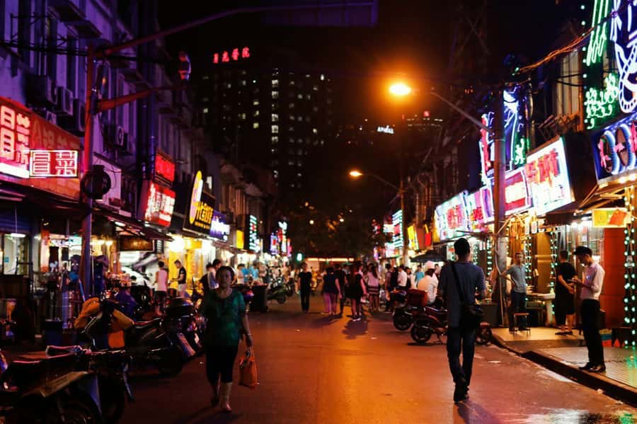 Shanghai: 3-Hour Local Food Tasting Tour - A 3-hour street-food plan that fits real life