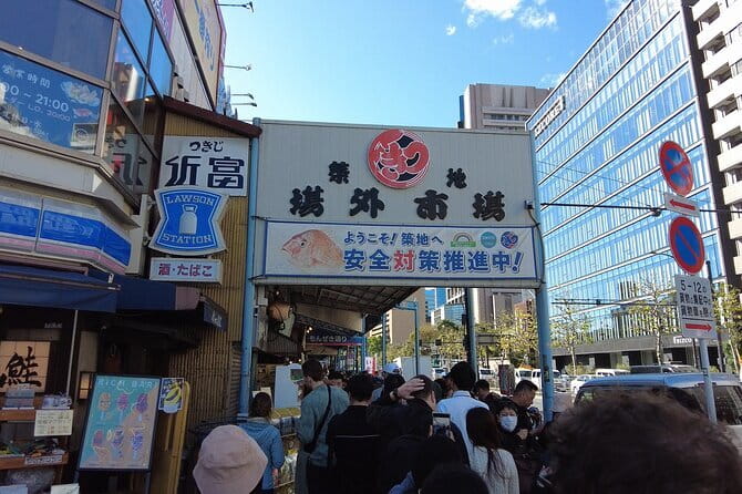 Shinjuku: Food Tour – 15 Dishes & 3 Drinks at 4 Eateries - Stop 3: Shinjuku Golden Gai for Mingling in Tiny Bars