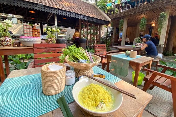 Siem Reap Evening Food Tour - Inclusive 5 stops Local Tastings - Stop 4 on Street 60: Bugs, Barbecued Chicken, and Cold Drinks on a Mattress