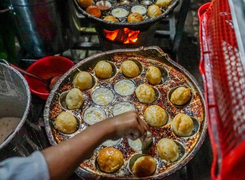 Siem Reap: Evening Food Tour with 10 Local Tastings - Street 60 Night Market: Bugs, Barbecued Chicken, and Cold Drinks on the Side