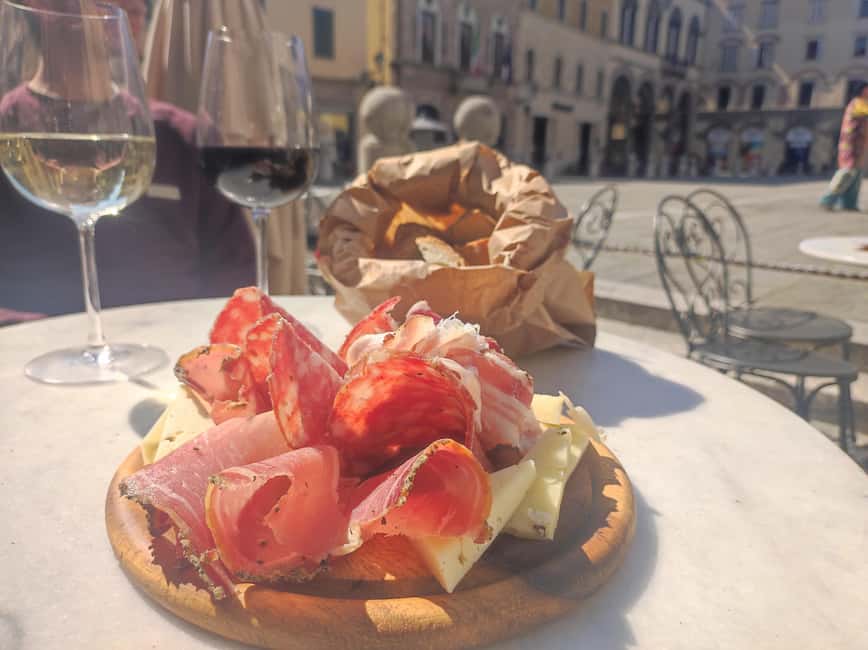 Siena’s Ultimate Food Tour: Full Tuscan Meal with a Local - First Steps: Palazzo Salimbeni and Walking Siena’s Center
