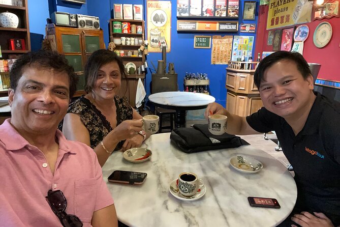Singapore: Chinatown Hawker Food Tasting Tour - The Real Star: The Licensed Guides and Their Story Style