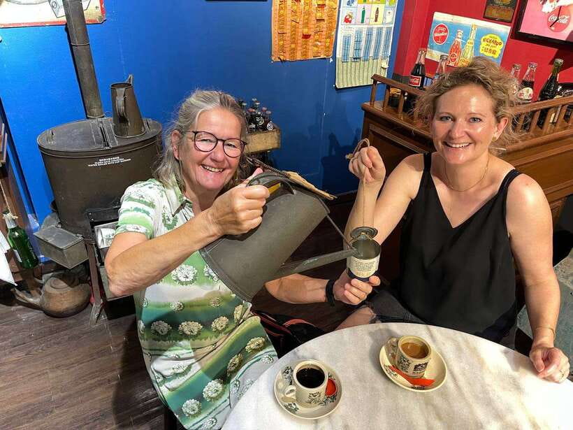 Singapore: Chinatown Hawker Guided 8-Dish Tasting Tour - Stop 1: Hainanese Chicken Rice, the Singapore benchmark