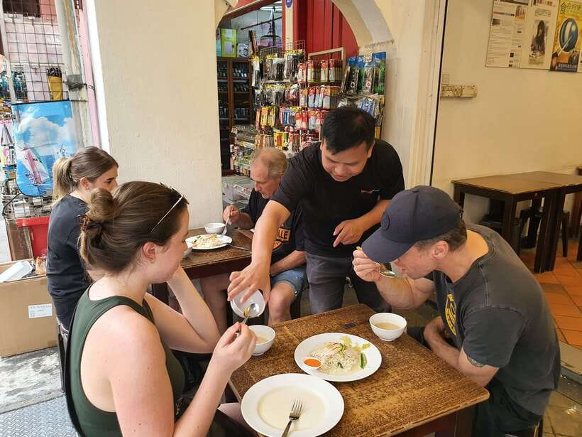 Singapore: Chinatown Hawker Guided 8-Dish Tasting Tour - Guide quality: the difference between ordering and knowing