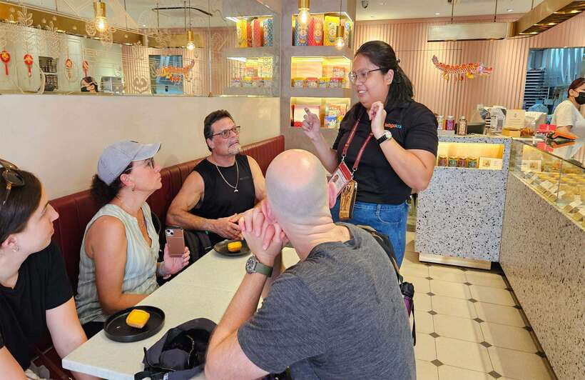 Singapore: Chinatown Hawker Guided 8-Dish Tasting Tour - What 8 dishes in 3 hours feels like on the ground
