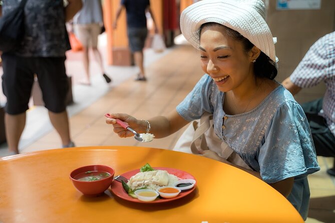 Singapore: Chinatown Hawker Market Food Tour with 7 Food Tastings - Built in 1827: An Old Hindu Temple Stop That Changes Your Food Lens