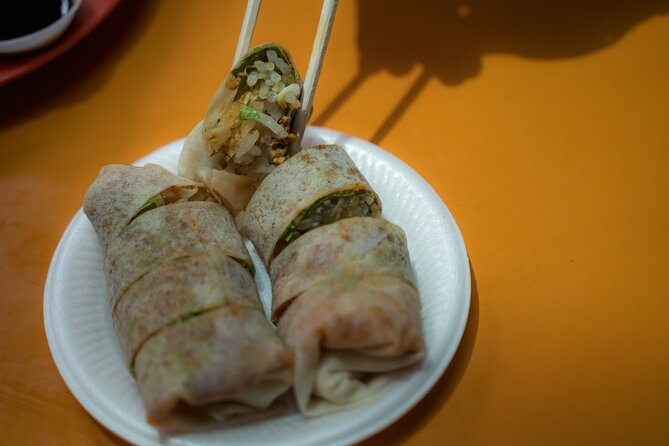 Singapore: Chinatown Hawker Market Food Tour with 7 Food Tastings - Tang-Style Temple and a Quiet Rooftop Garden Reset
