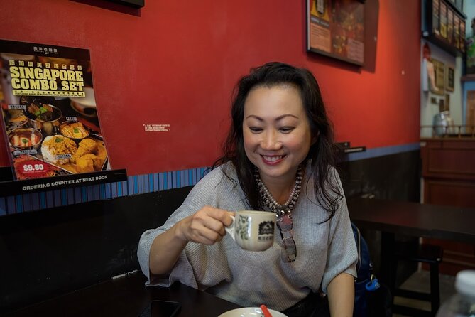 Singapore: Chinatown Hawker Market Food Tour with 7 Food Tastings - Red Dot Design Museum by the Waterfront Promenade: Modern Singapore, Same Appetite