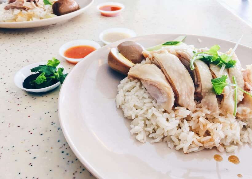 Singapore: Hawker Culture Food Tour and Sightseeing - Entering The Night at Thian Hock Keng Temple and Telok Ayer