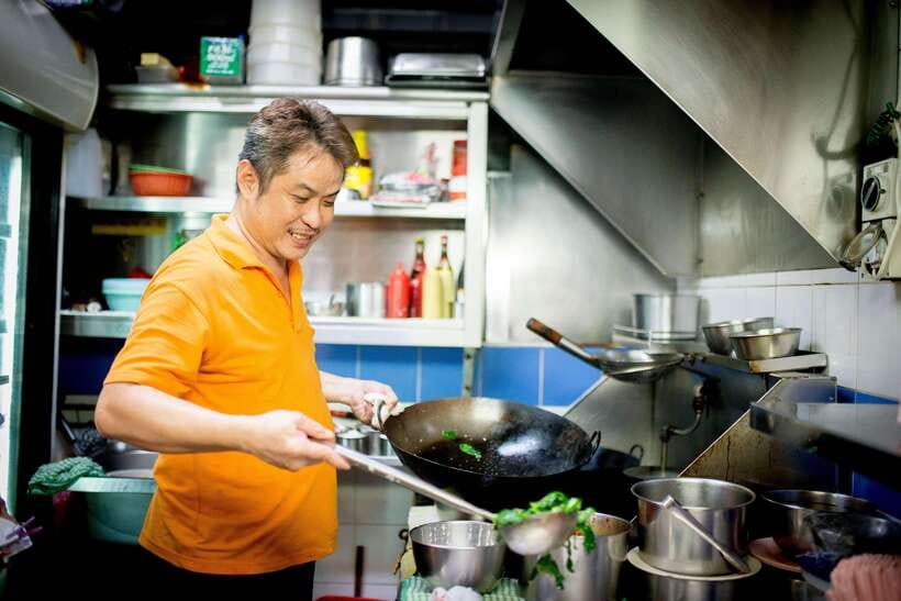 Singapore: Hawker Culture Food Tour and Sightseeing - Telok Ayer Green and the Street of Harmony Walk
