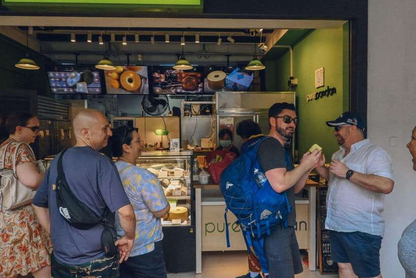 Singapore: Local Hawker Food Tour with Tastings - Hong Lim Market & Food Centre: your first “Singapore” taste