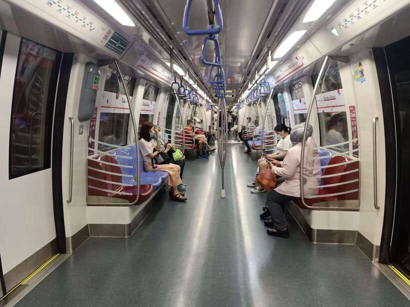 Singapore: Local Street Food Tasting Tour - MRT ride as a small victory (and a quick way to travel smart)