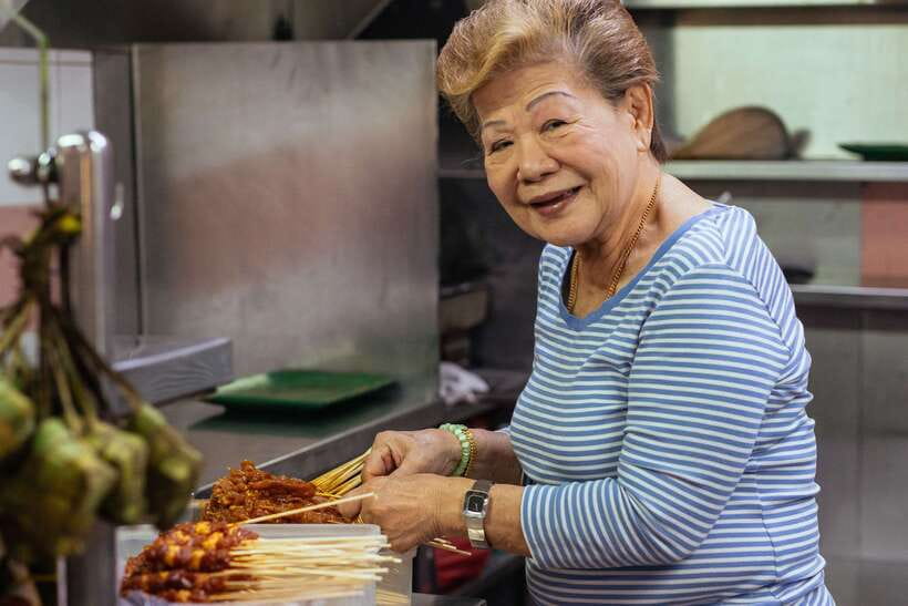 Singapore: Private Food Tour – 10 Tastings with Locals - 10 Tastings with Locals: Teh Tarik, Rojak, and the 3-Culture Mix