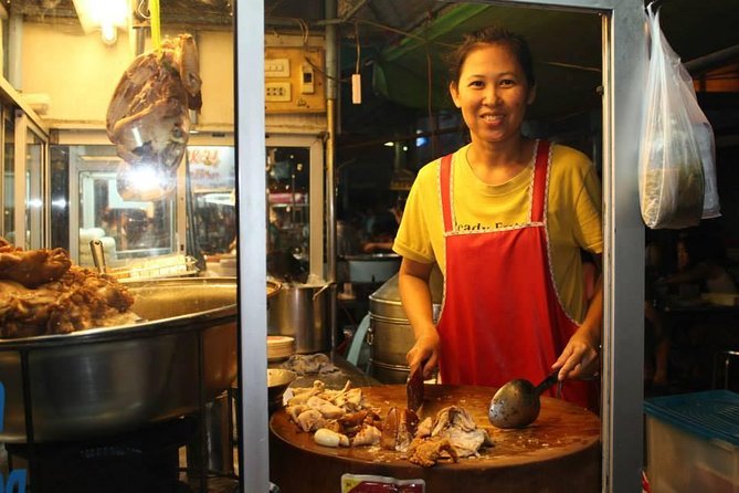 Small-Group Chiang Mai Evening Street Food Tour - 7:00 pm Pickup and the Small-Group Advantage