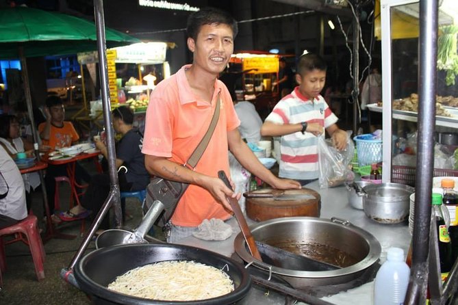 Small-Group Chiang Mai Evening Street Food Tour - What Makes the Guide Matter (and Who You’ll Feel Safe With)