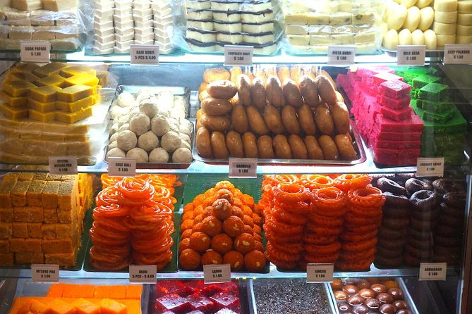 Small-Group Food Tour With Hawker Center: Eat Like A Local - Kampong Gelam and Sultan Mosque: Malay community food and Haji Lane wandering