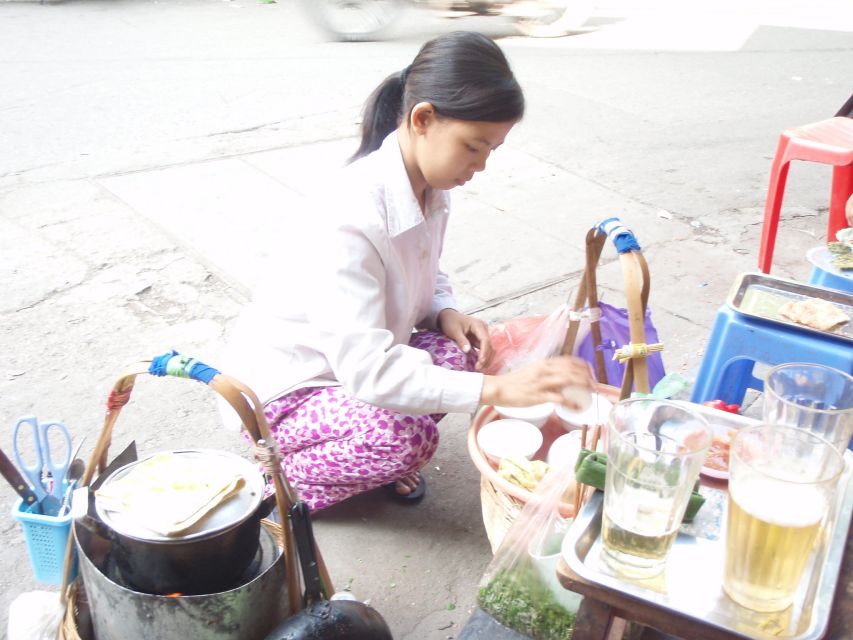 Street Food Tour Hanoi and Train Street Experience - Walking the Old Quarter with a local guide: what you gain beyond food