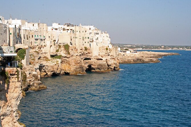 Street food tour of Polignano a Mare - Statua di Domenico Modugno: a statue stop with real personality