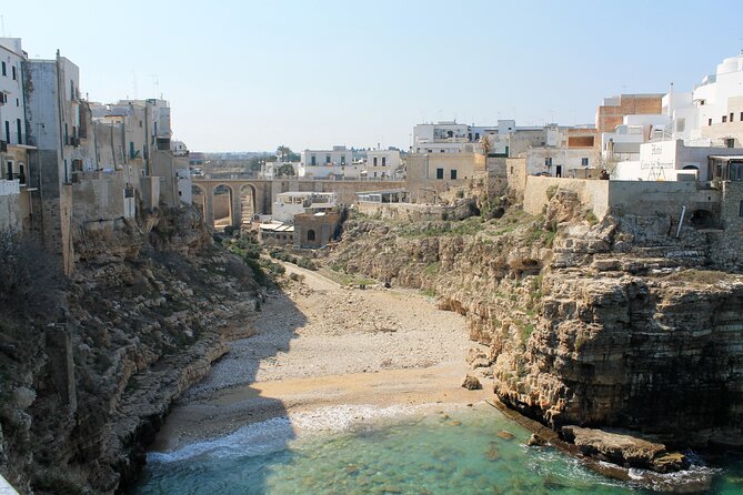 Street food tour of Polignano a Mare - Malidea wine stop: sea-view cocktails that reset the day
