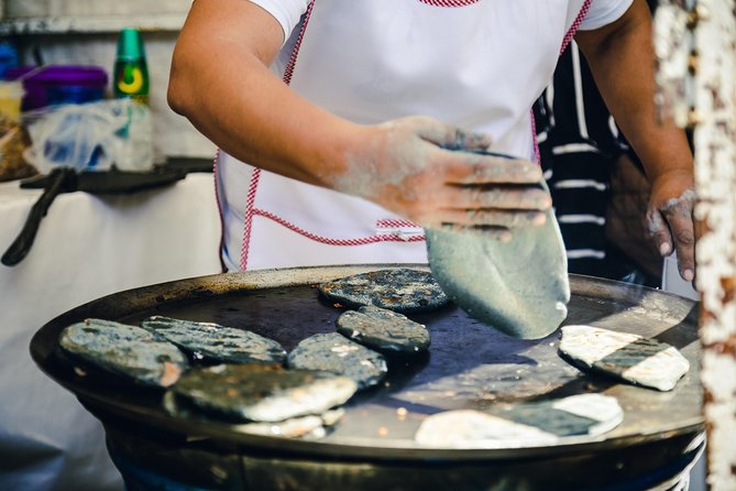 Street Food Tour with Friends - Key highlights at a glance